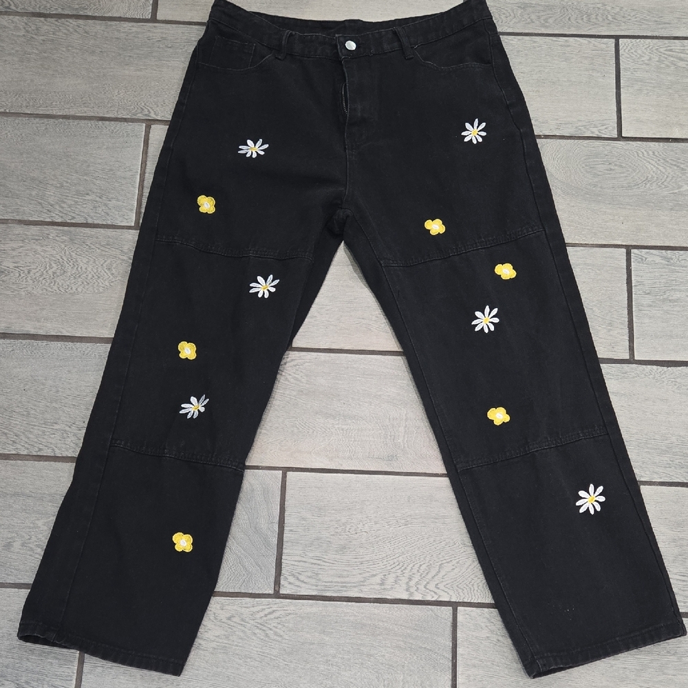 SHEIN Women’s Black Embroidered Flower Jeans Size XL Straight Leg‎ WP607